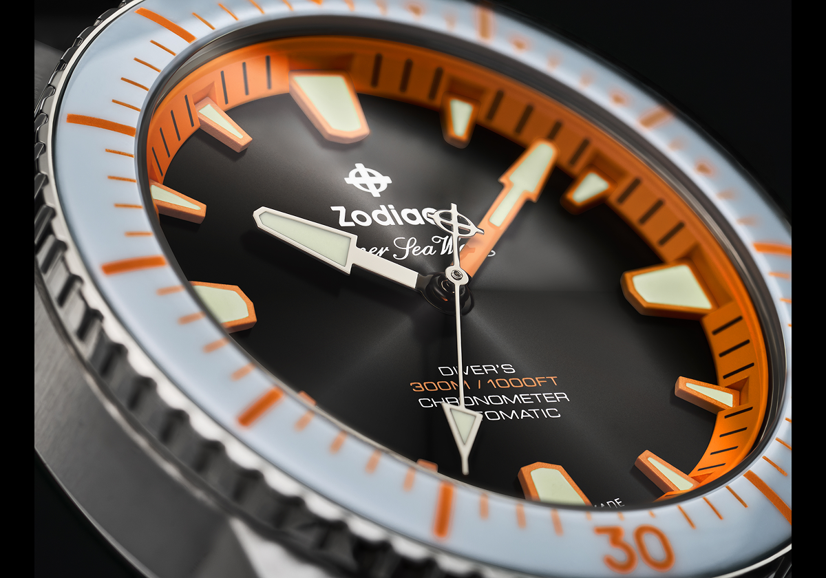 Born from a shared obsession with the sea, this limited-edition brings together two icons of design and performance to create a singular tool inspired by the soul of a legendary dive watch. A tribute to the explorers of the past and a high-performance essential for those who still answer the call of the tides.